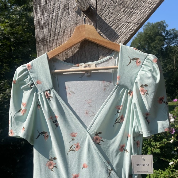 NWT Floral Blouse - Picture 3 of 6